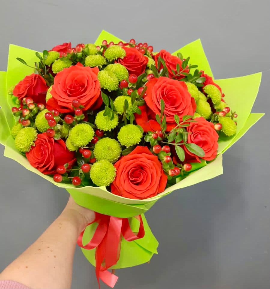 Букет цветов из: Хризантемы и Розы в Емельяновке