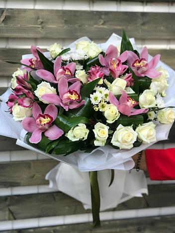 Букет цветов из: Розы и Хризантемы в Емельяновке