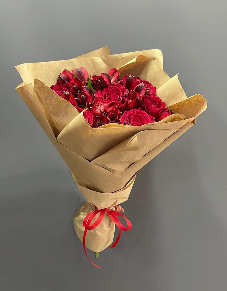 Букет цветов из: Альстромерии и Розы в Емельяновке