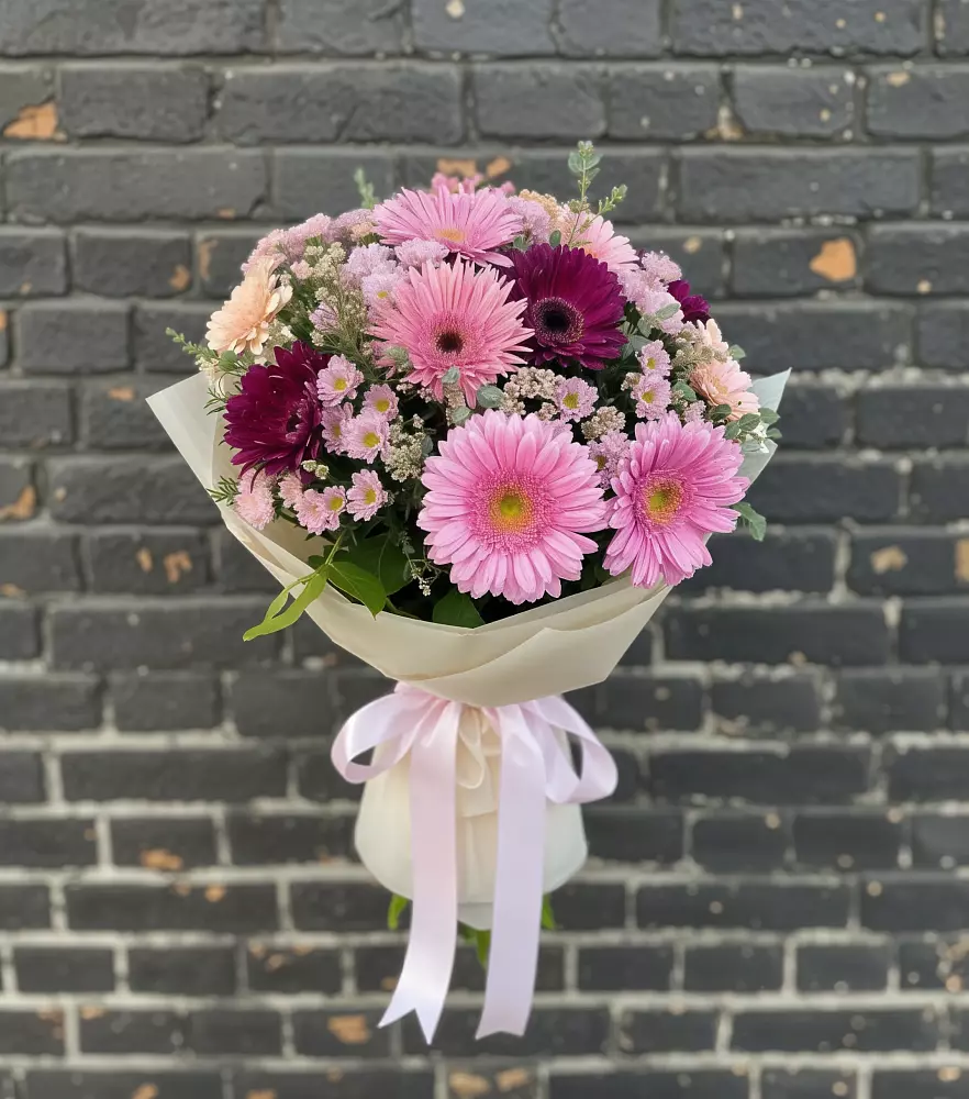 Букет цветов из: Герберы и Хризантемы в Емельяновке