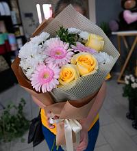 Букет цветов из:  Герберы, Розы и Хризантемы в Емельяновке