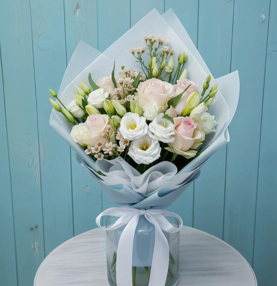 Букет цветов из: Розы и Лизиантусы в Емельяновке