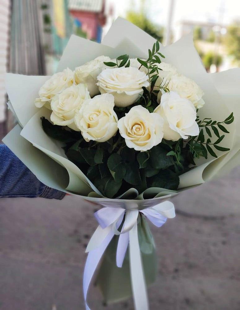 Букет Белые розы Проуд в Емельяновке
