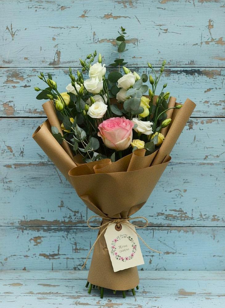 Букет цветов из: Розы и Лизиантусы в Емельяновке