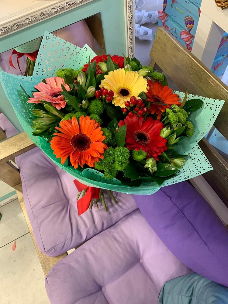 Букет цветов из: Герберы, Хризантемы и Альстромерии в Емельяновке