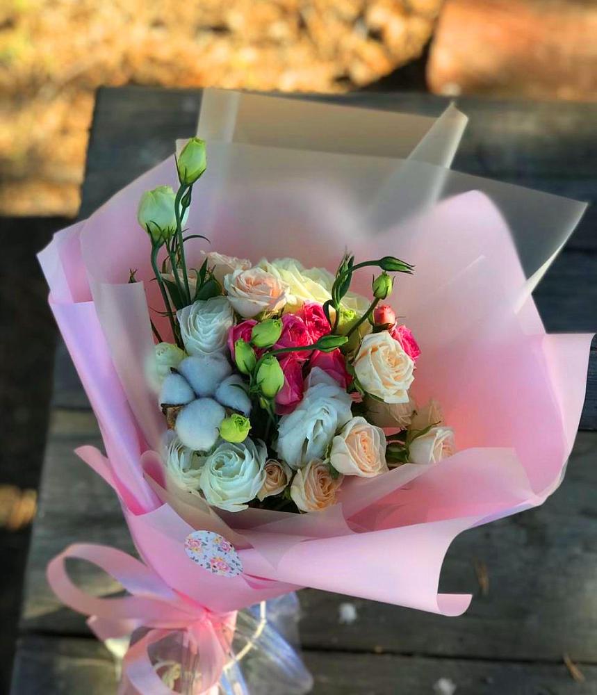 Букет цветов из: Розы и Лизиантусы в Емельяновке