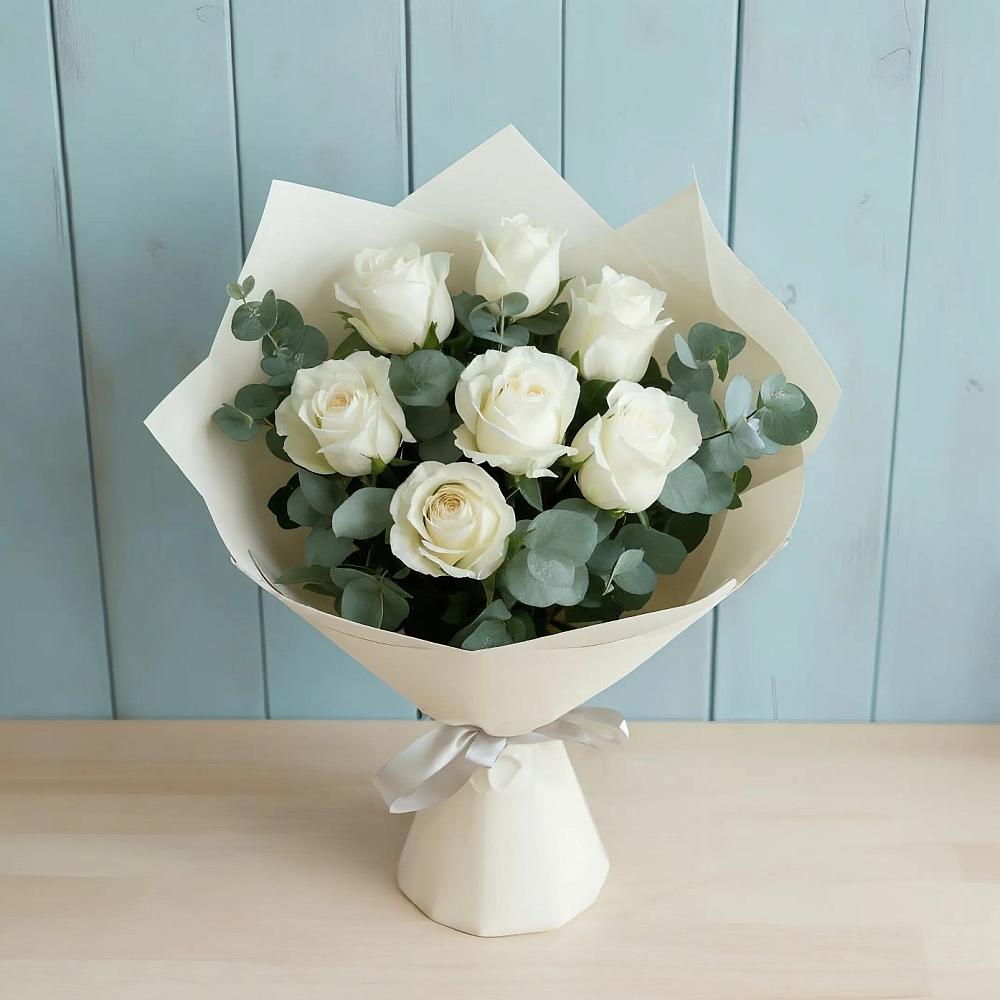 Букет Белые розы в Эвкалипте в Емельяновке