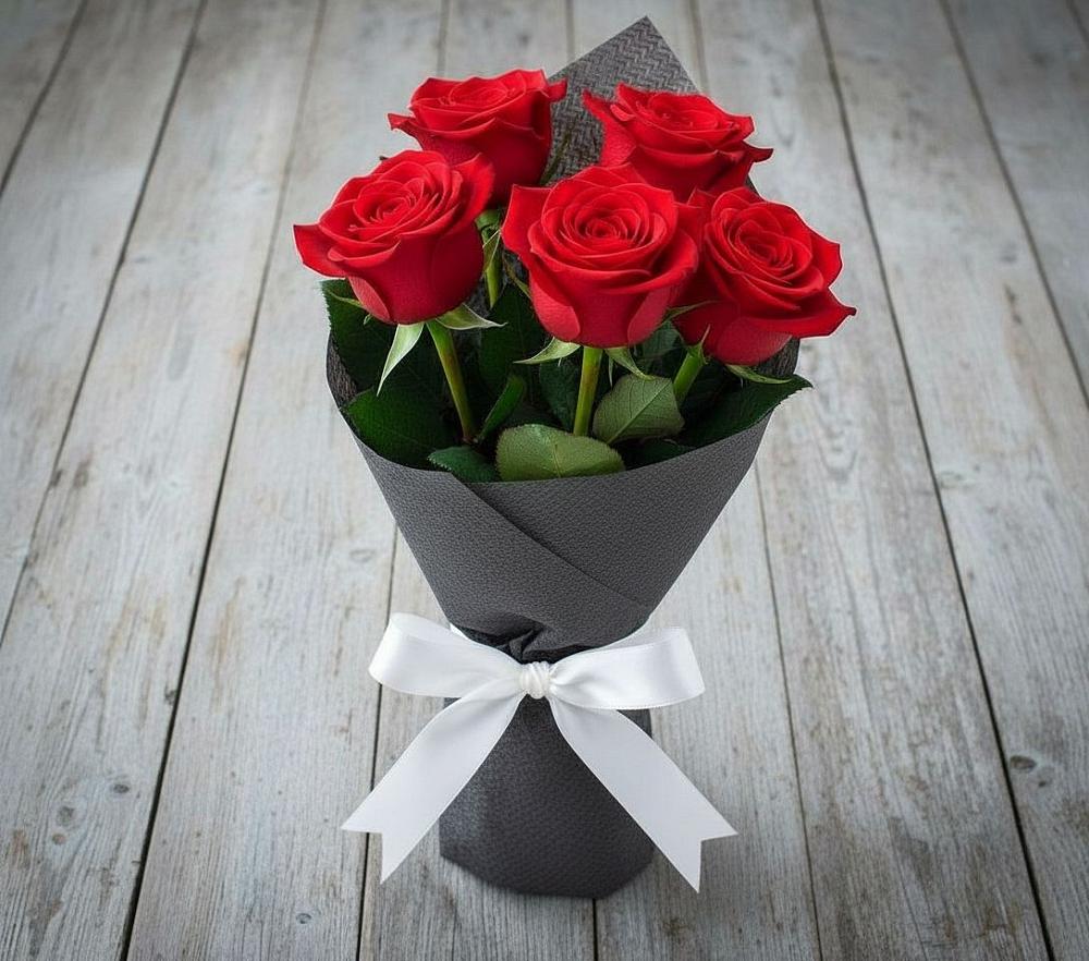 Букет 5 Красных роз Эдлесс Лав в Емельяновке