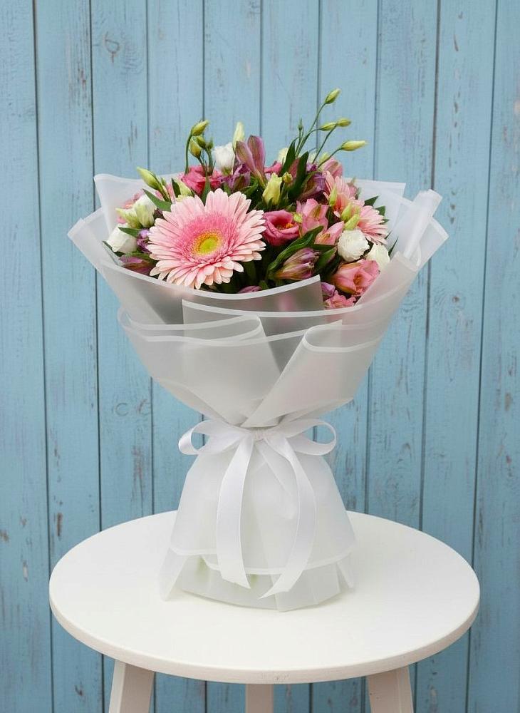 Букет цветов из: Герберы, Альстромерии и Лизиантусы в Емельяновке