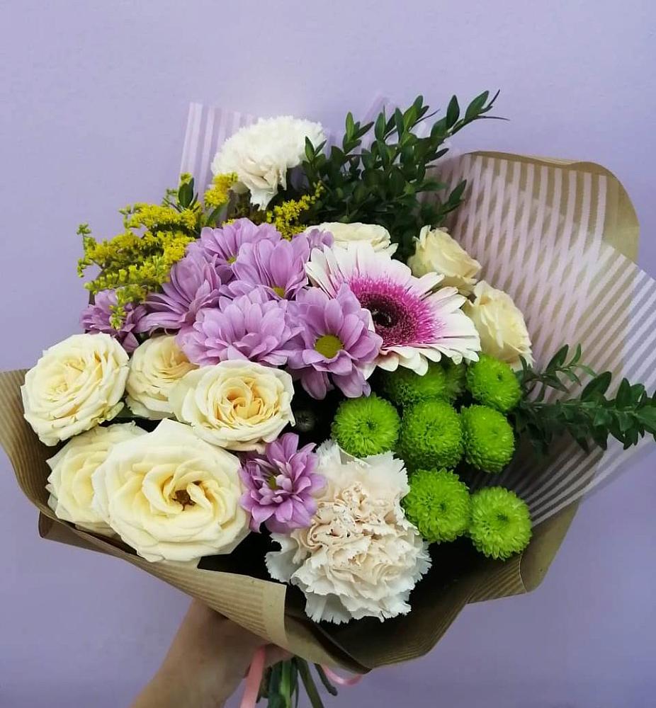 Букет цветов из: Хризантемы, Розы, Гвоздики и Герберы в Емельяновке