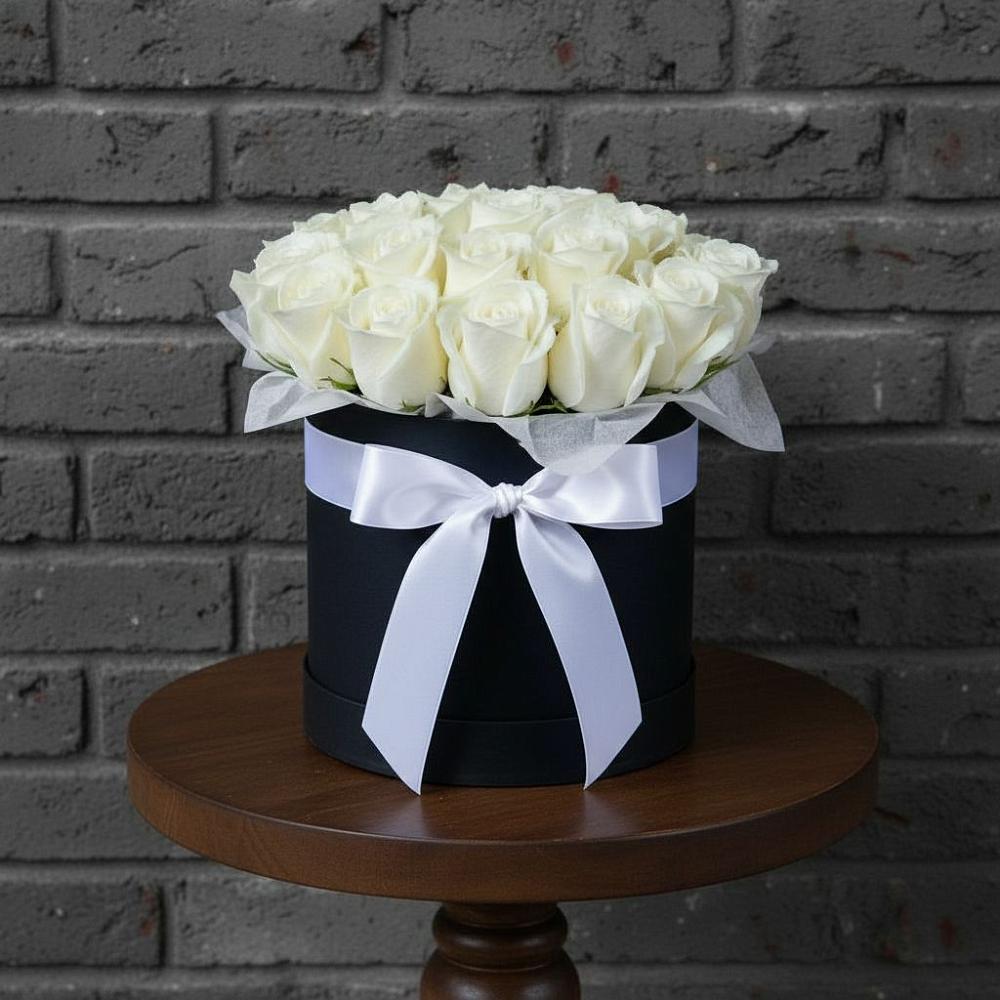 Цветочная композиция из Розы в шляпной коробке в Емельяновке