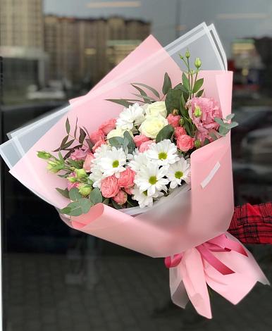Букет цветов из: Розы, Лизиантусы и Хризантемы в Емельяновке