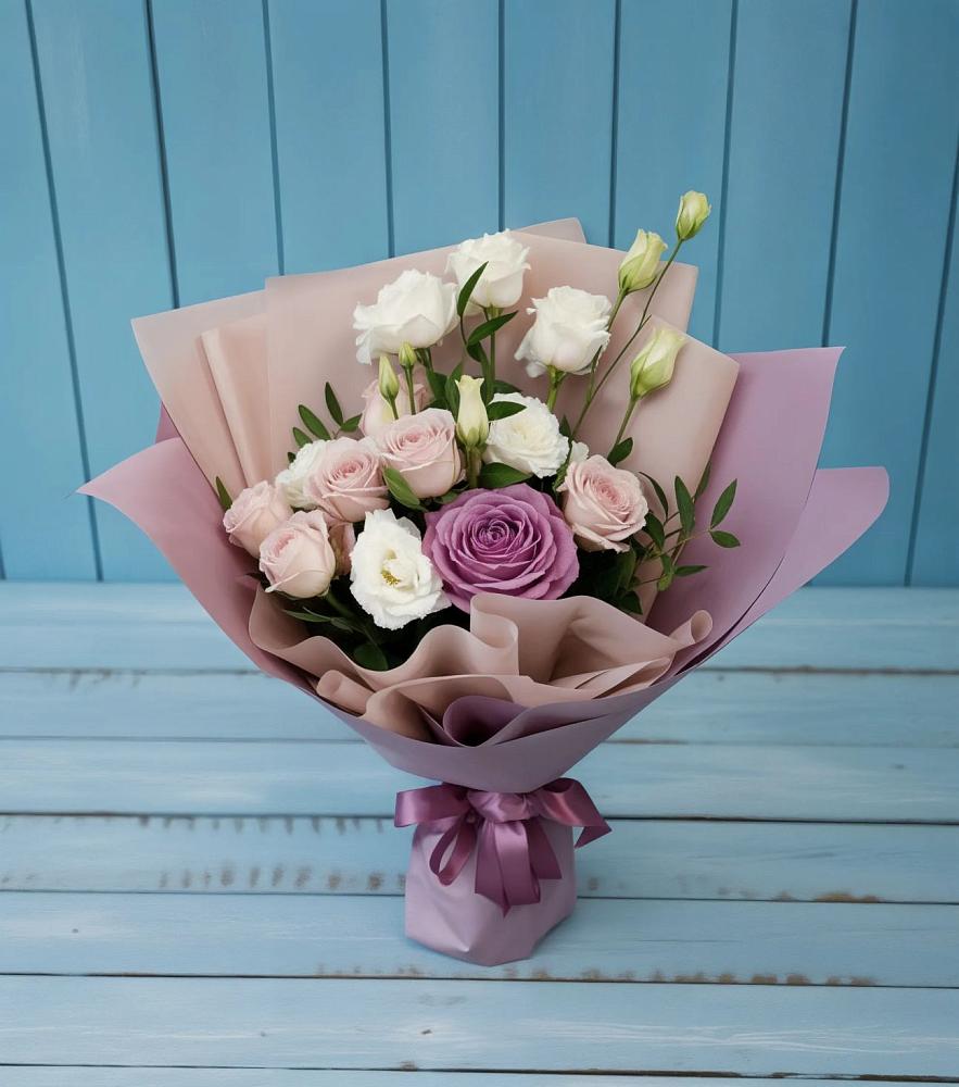 Букет цветов из: Розы и Лизиантусы в Емельяновке